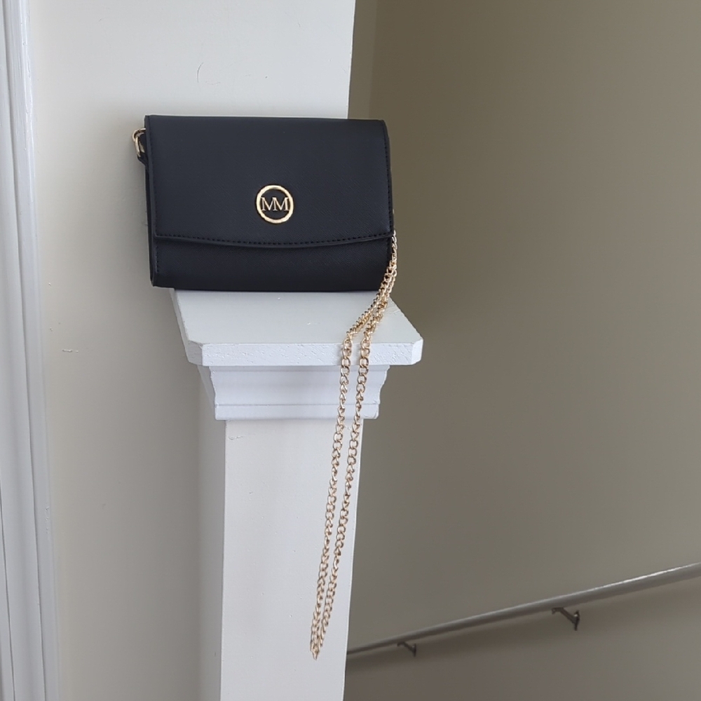 Marilyn Monroe NWOT Black and Gold Clutch with Sleek Design